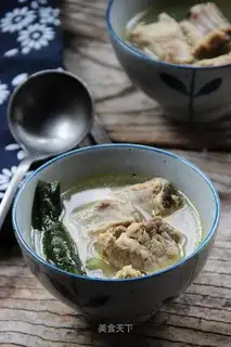 Ribbon seaweed soup