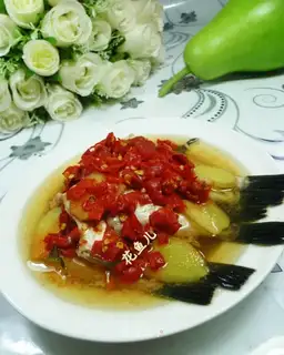 Scratching peppers, little rubber fish