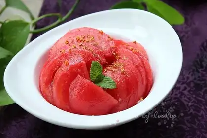 Cinnamon ice cream tomato