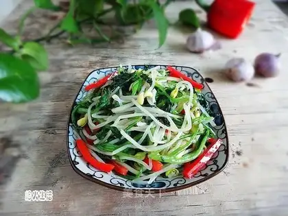 Bean sprouts, spinach