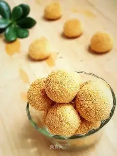The cream is full of coconut balls