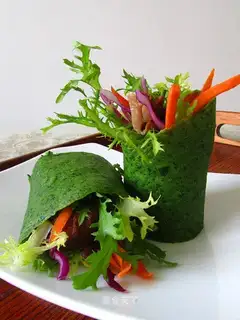 A spinach chicken roll