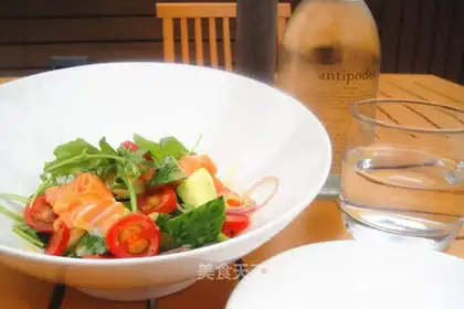 The salmon field garden salad