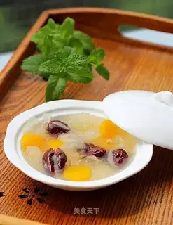 Silver ear soup for a pumpkin with red dates