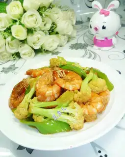 Pyramid shrimp cuisine