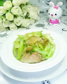 Squeeze and fry the celery