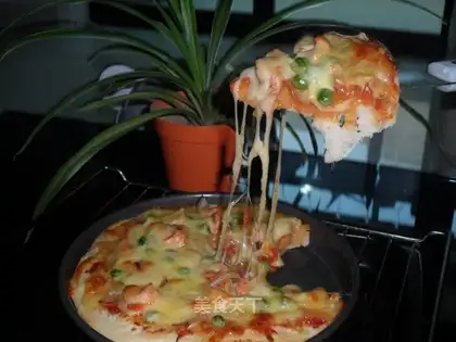 Chicken pizza with shrimp