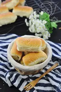 Meat pine bread