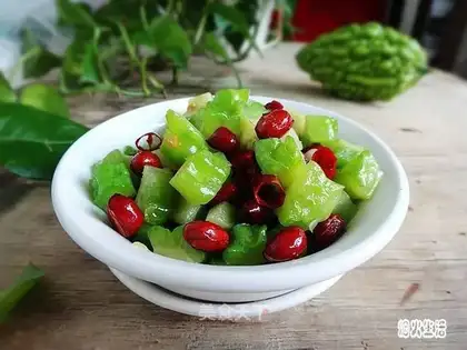 Peanut-fried bitter melon