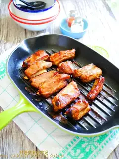 Thai roses, roasted ribs