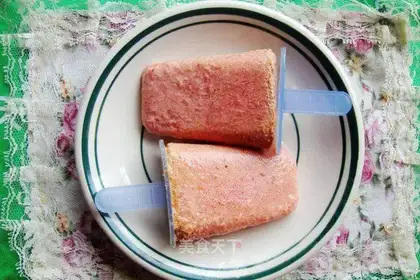 Plum yogurt popsicle