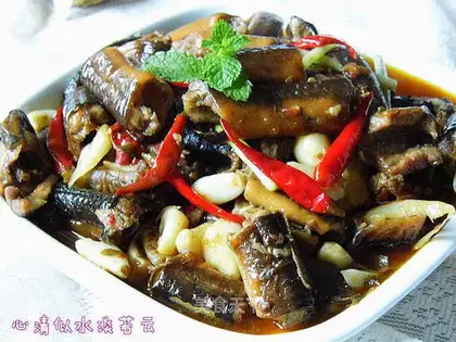 Garlic red-burned mackerel