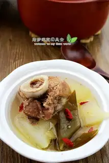 The bouquet with the winter melon