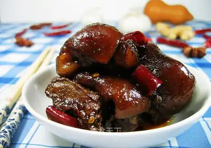 Hot pig hoof