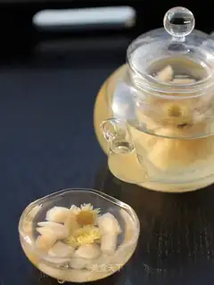 Pear lilies