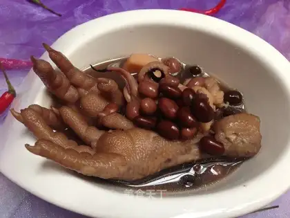 Two bean ink, chicken claw soup