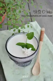 Jasmine tea and yogurt