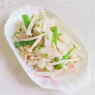 Seafood mushrooms and crab willows