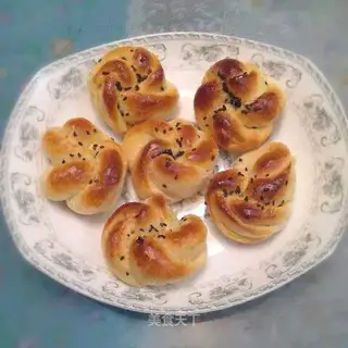 Fancy cream buns