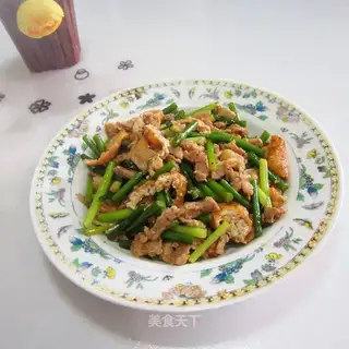 Pork garlic moss fried tofu