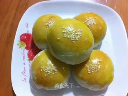 Squeeze meat mooncake