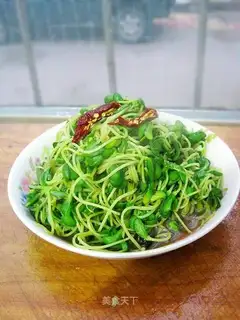 Scrambled bean sprouts