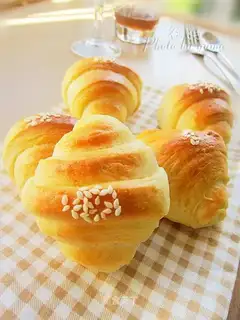 Buffalo croissants