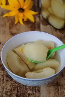 Healthy peach cans