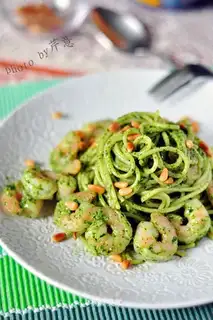 Crayfish salad noodles