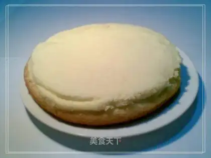 Electric rice cooker makes cakes