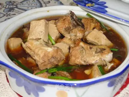 Stewed tofu with catfish