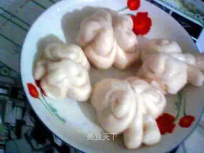 Small butterfly steamed buns