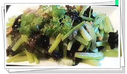 stir-fried celery shredded pork with black fungus