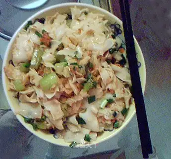 Pork intestines powder with celery wine sauce