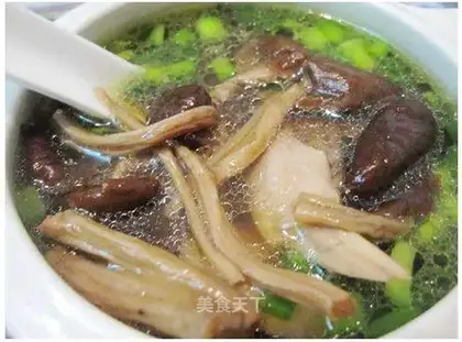 Stewed tea tree mushroom with old duck