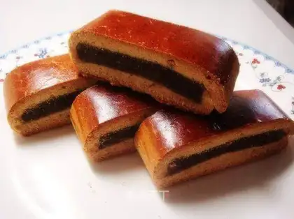 Traditional dim sum bean paste steak
