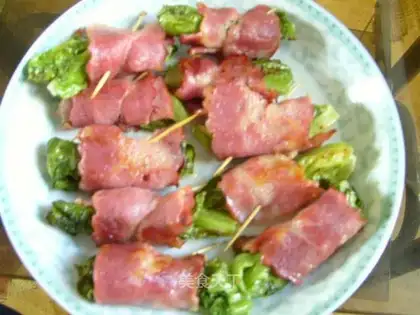 Bacon and lettuce rolls