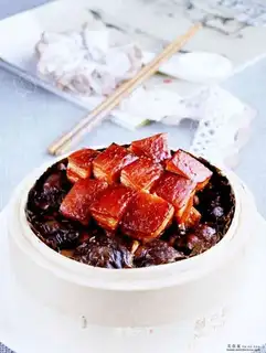 Braised pork with lotus leaf rot