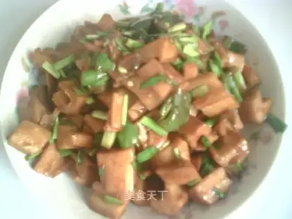 Sauteed diced lotus root in soy sauce