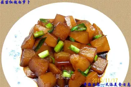 Braised white radish with garlic sprouts