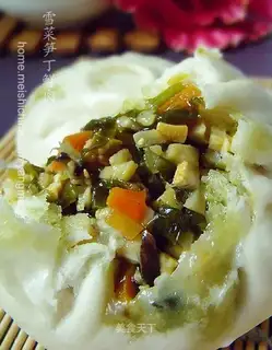 Fresh meat buns with diced cabbage and bamboo shoots