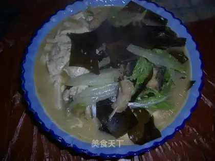 Fish head tofu and seaweed stewed dish