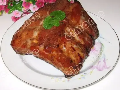 Grilled pork ribs with garlic