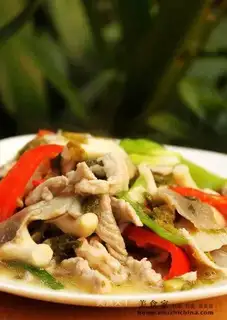Stir fry with embroidered mushrooms