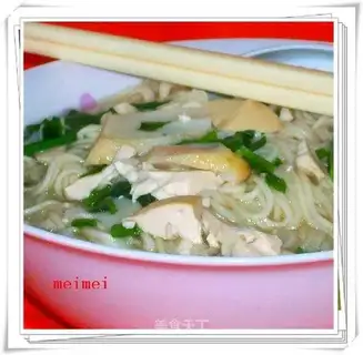 Clear soup noodles