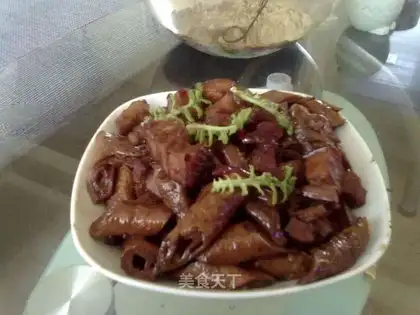 Roasted pork with bean tendon stick