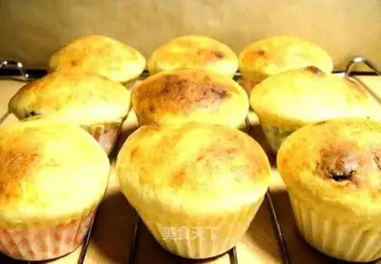 raisin cheese muffin