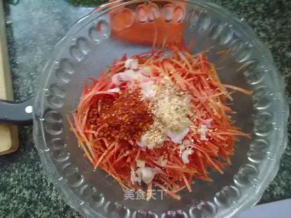 Cool shredded radish