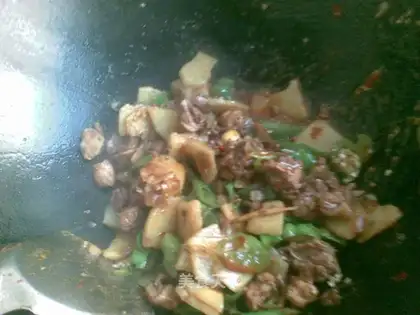 saute spicy chicken mixed noodles