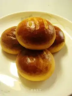 Traditional dim sum bean paste crisp